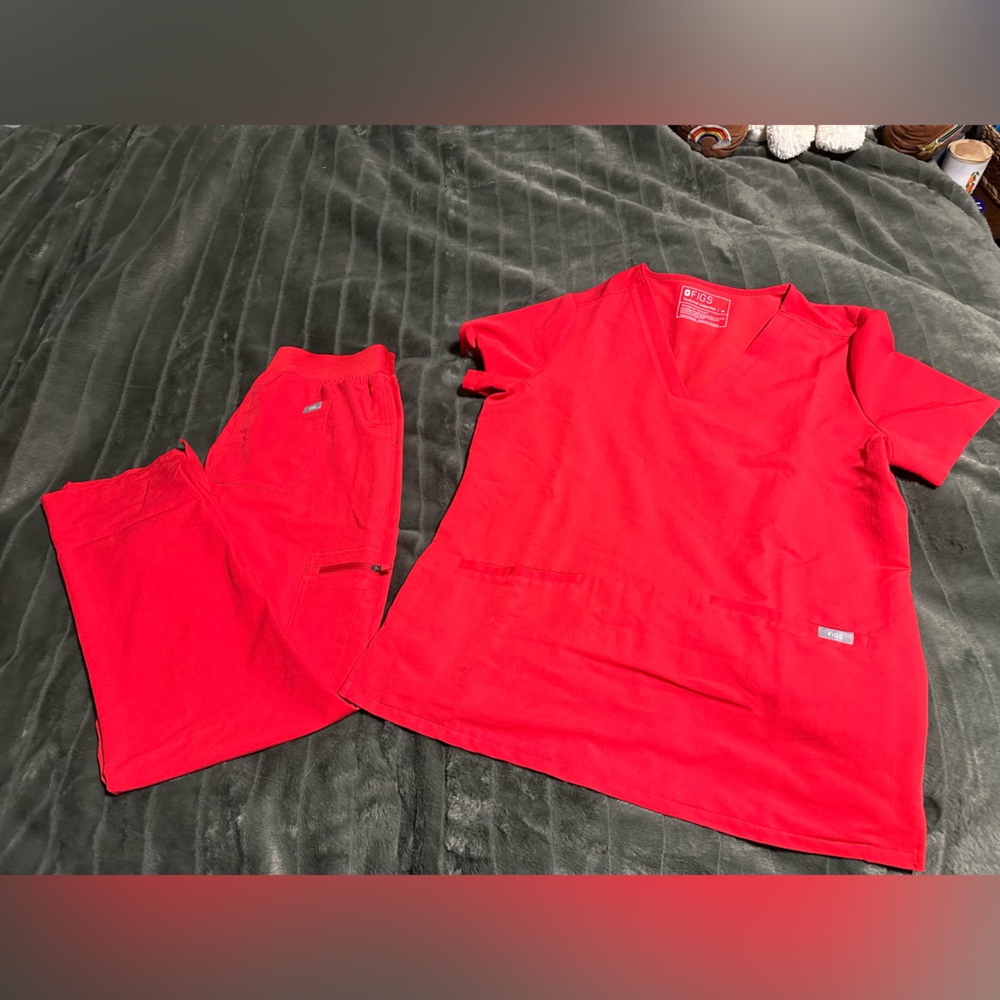 Figs scrubs - Pop Red - High Waisted Yola Skinny Pants & Casma Three-Pocket top - Picture 2 of 3